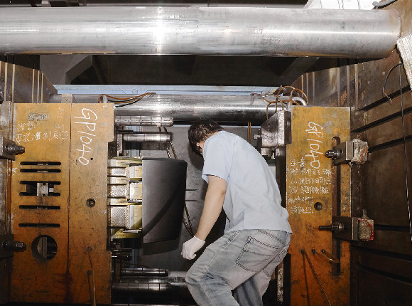 The worker makes rapid tooling